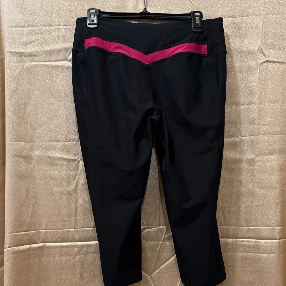 Nike Dri-Fit Black Capri Style Pants with Hot Pink Swoosh - Size M - Like New